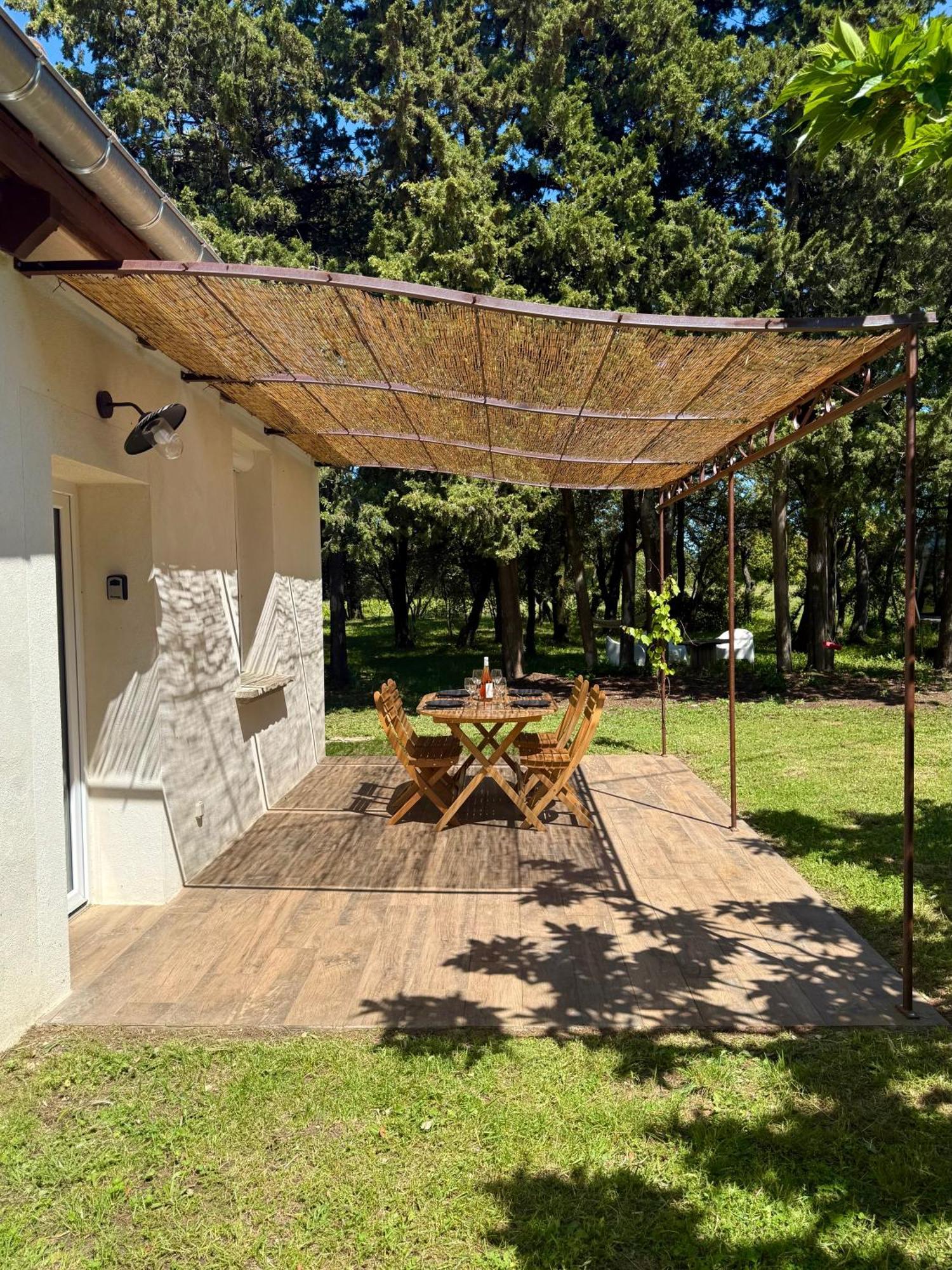 Maisonnette Avec Petite Foret Valréas Extérieur photo