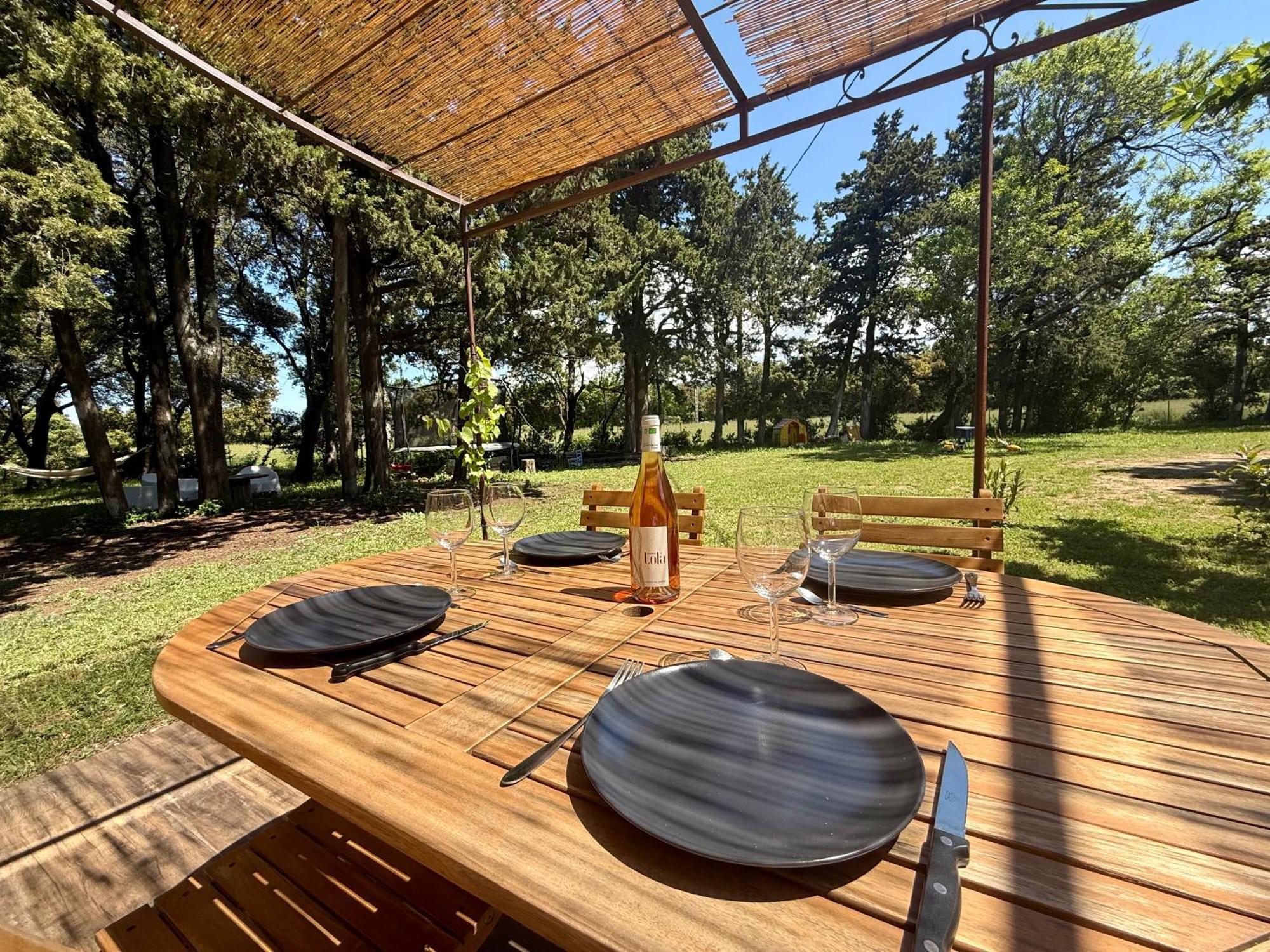 Maisonnette Avec Petite Foret Valréas Extérieur photo